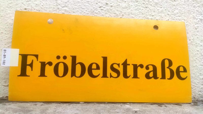 Frö­bel­straße