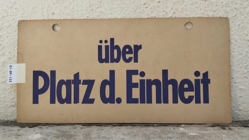 über Platz d. Einheit