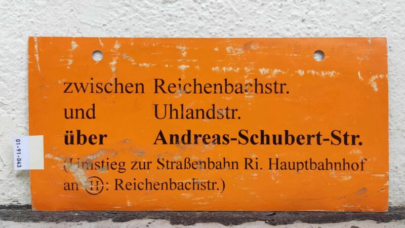 zwischen Rei­chen­bachstr. und Uhlandstr. über Andreas-Schubert-Str. (Umstieg zur Stra­ßen­bahn Ri. Haupt­bahnhof an [Hst.]: Rei­chen­bachstr.)