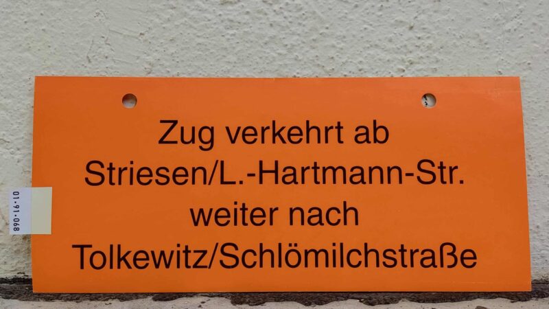 Zug verkehrt ab Striesen/L.-Hartmann-Str. weiter nach Tolkewitz/​Schlömilchstraße