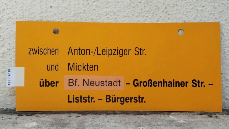 zwischen Anton-/Leip­ziger Str. und Mickten über Bf. Neustadt – Gro­ßen­hainer Str. – Liststr. – Bürgerstr.