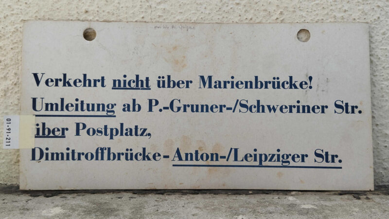 Verkehrt nicht über Mari­en­brücke! Umleitung ab P.-Gruner-/Schweriner Str. über Postplatz, Dimitroff­brücke- Anton-/Leip­ziger Str.