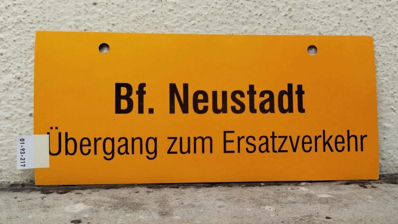 Bf. Neustadt Übergang zum Ersatz­ver­kehr