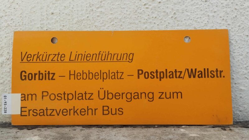 Verkürzte Lini­en­füh­rung Gorbitz – Heb­bel­platz – Postplatz/​Wallstr. am Postplatz Übergang zum   Ersatz­ver­kehr Bus