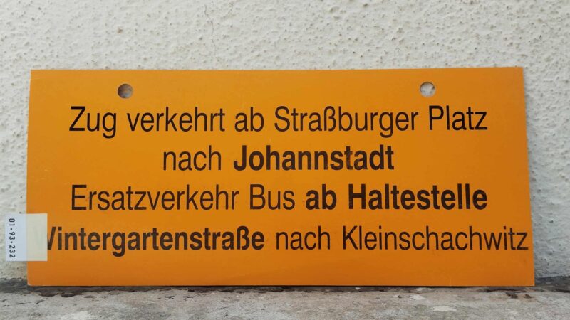 Zug verkehrt ab Straß­burger Platz nach Johann­stadt Ersatz­ver­kehr Bus ab Hal­te­stelle Win­ter­gar­ten­straße nach Klein­schach­witz