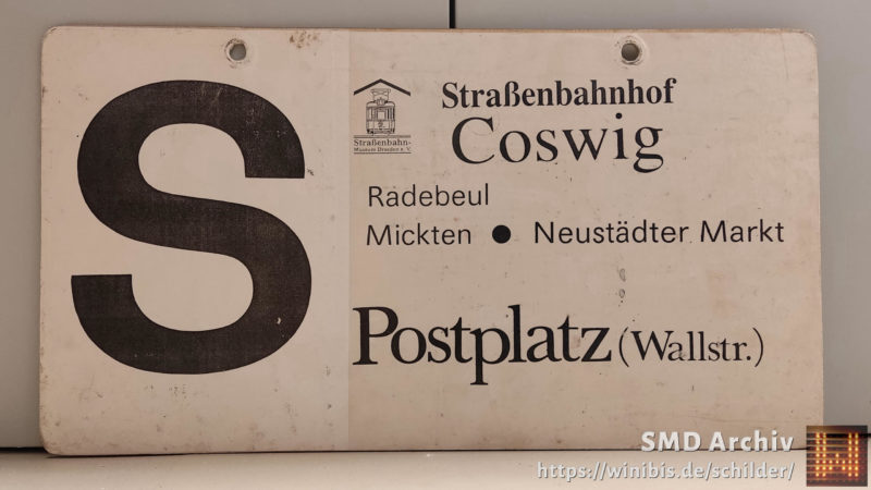 S [Stra­ßen­bahn­mu­seum Dresden] Stra­ßen­bahnhof Coswig – Postplatz (Wallstr.)