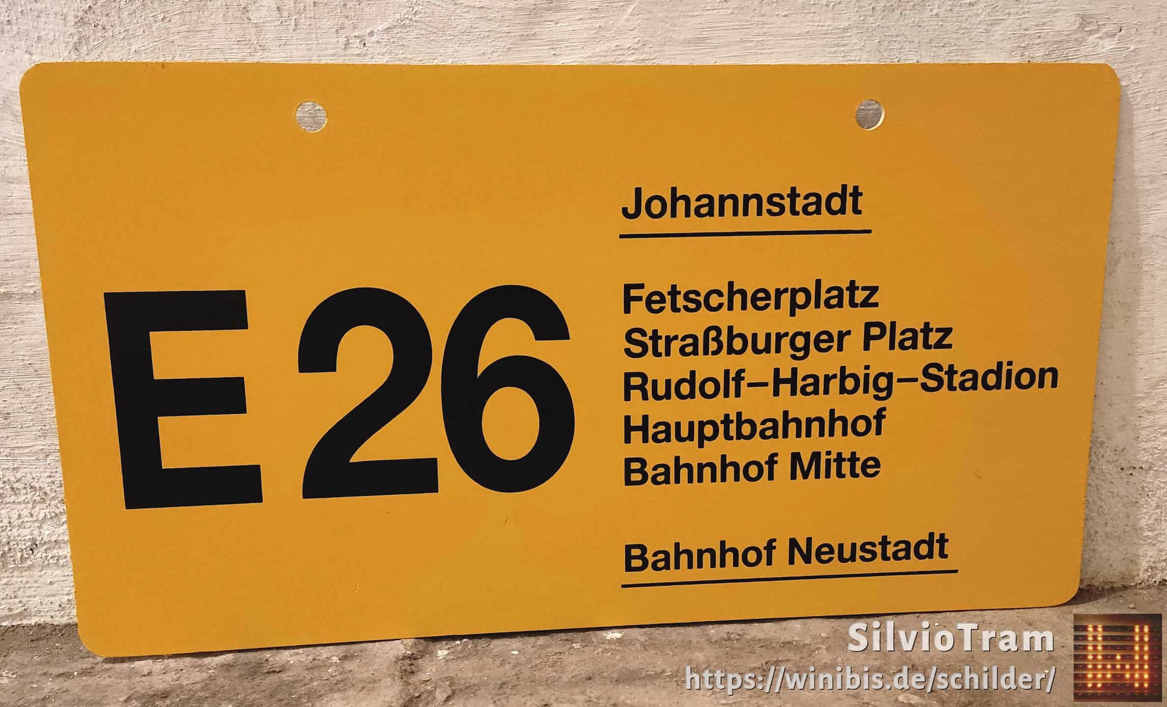 Ein seltenes Straßenbahn-Linienschild aus Dresden der Linie E 26 von Johannstadt nach Bahnhof Neustadt #3