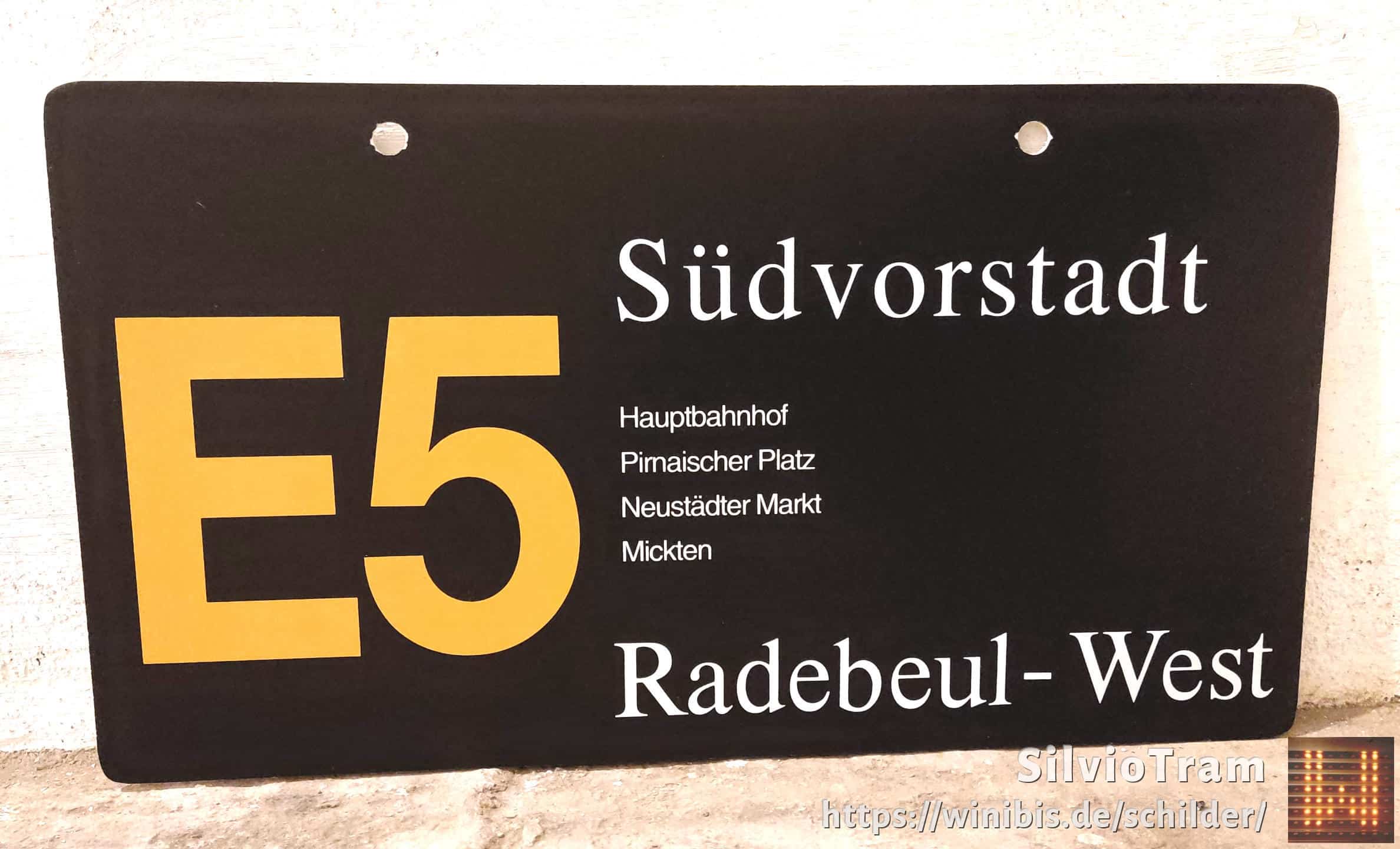 Ein seltenes Straßenbahn-Linienschild aus Dresden der Linie E5 von Südvorstadt nach RadebeulnachWest #3