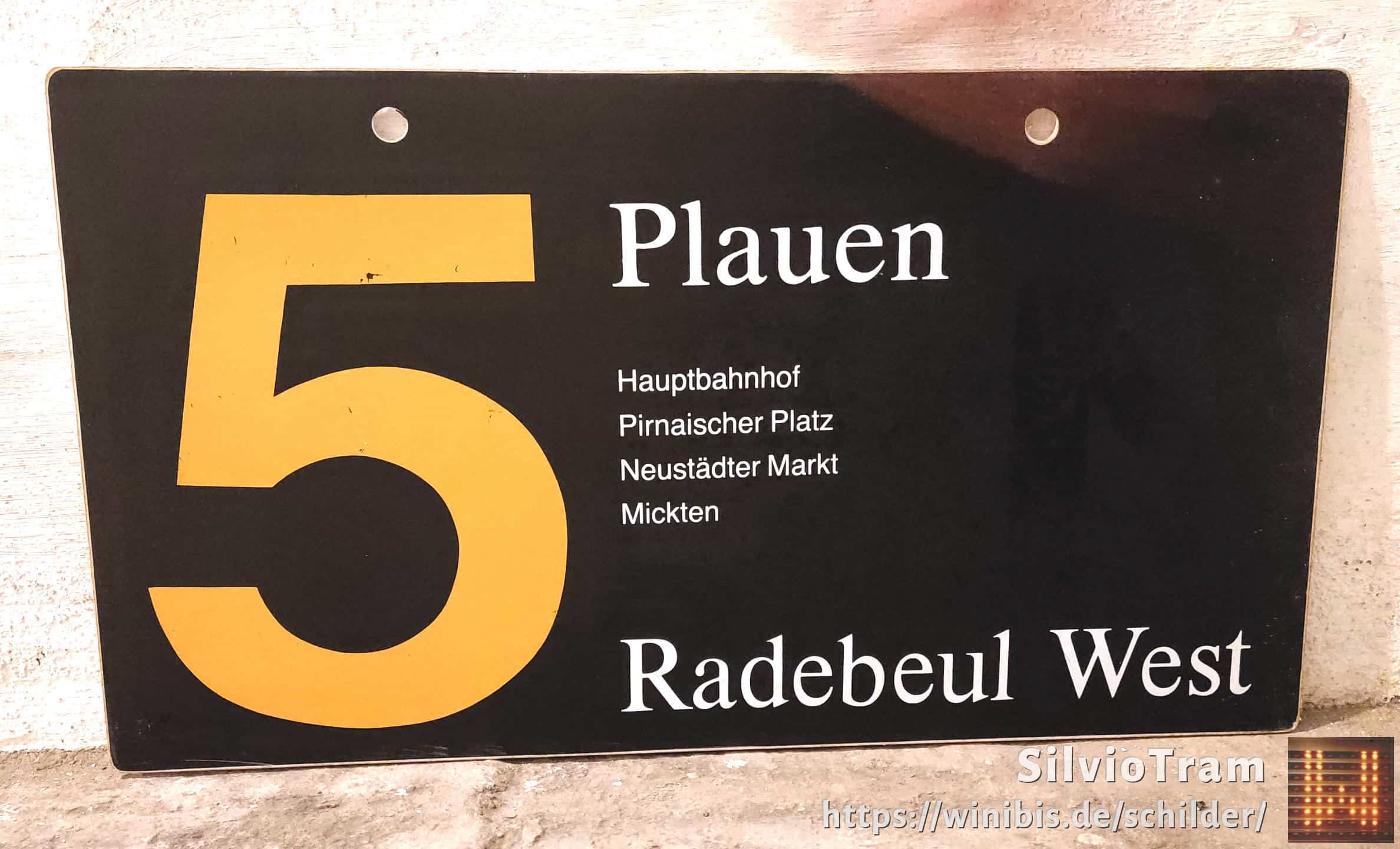 Ein seltenes Straßenbahn-Linienschild aus Dresden der Linie 5 von Plauen nach Radebeul West #3