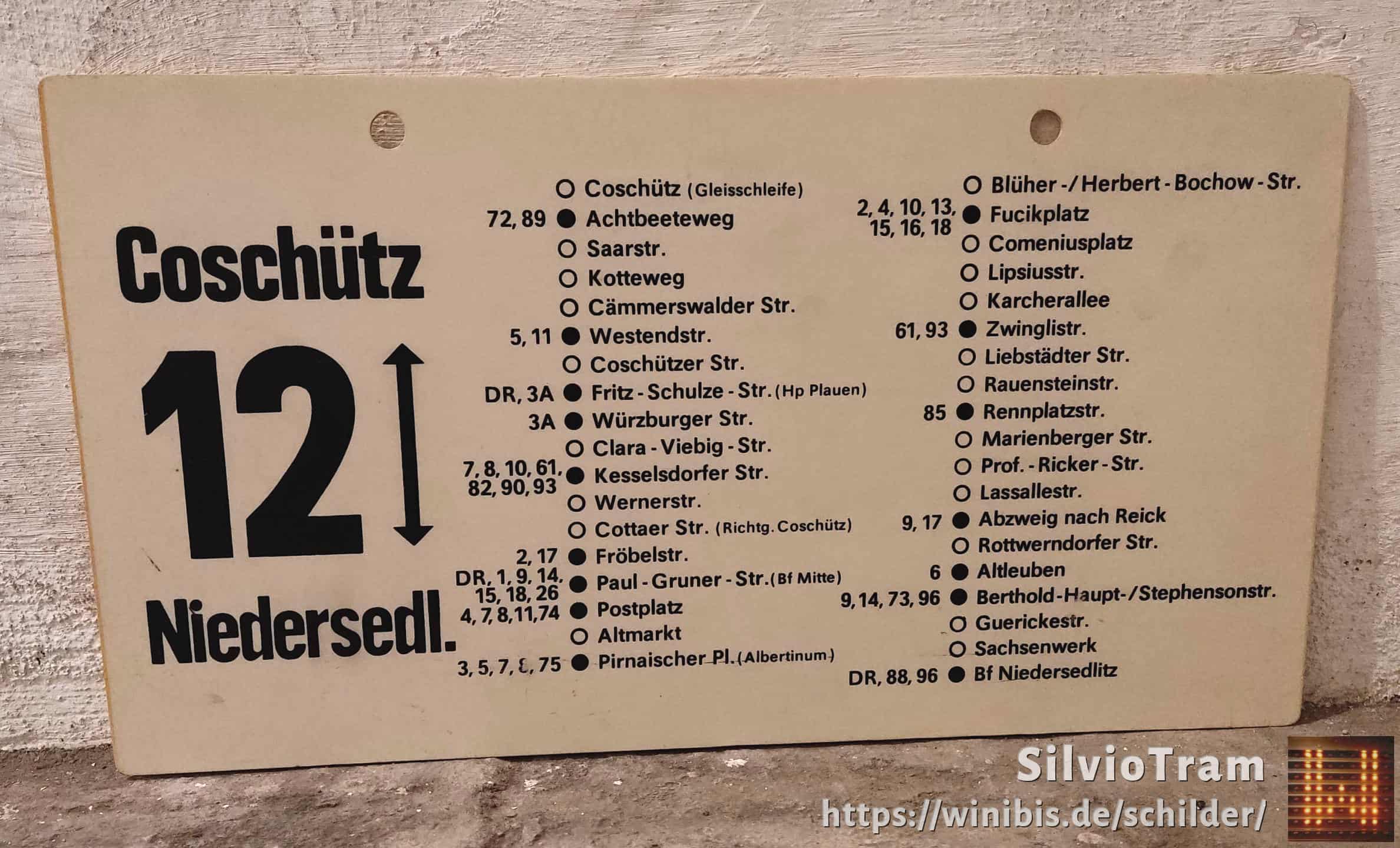 Ein seltenes Straßenbahn-Linienschild aus Dresden der Linie 12 von Coschütz nach Niedersedlitz #4